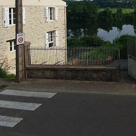 Spacieuse Vue Sur Le Lot Rum i privatbostad *